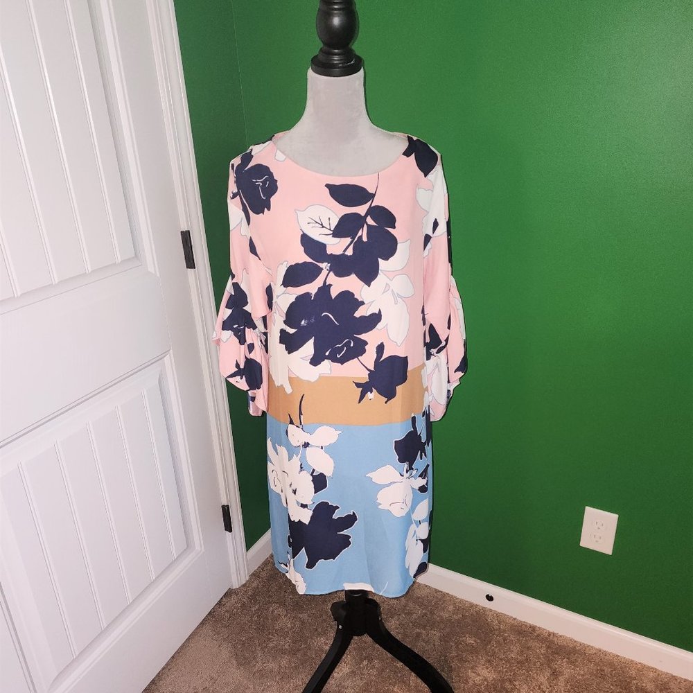 Taylor Shift Floral Dress with Ruffled Sleeves - Size 8